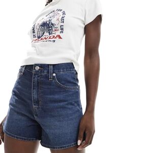 Levi's high waisted mom denim shorts in dark blue Size 33